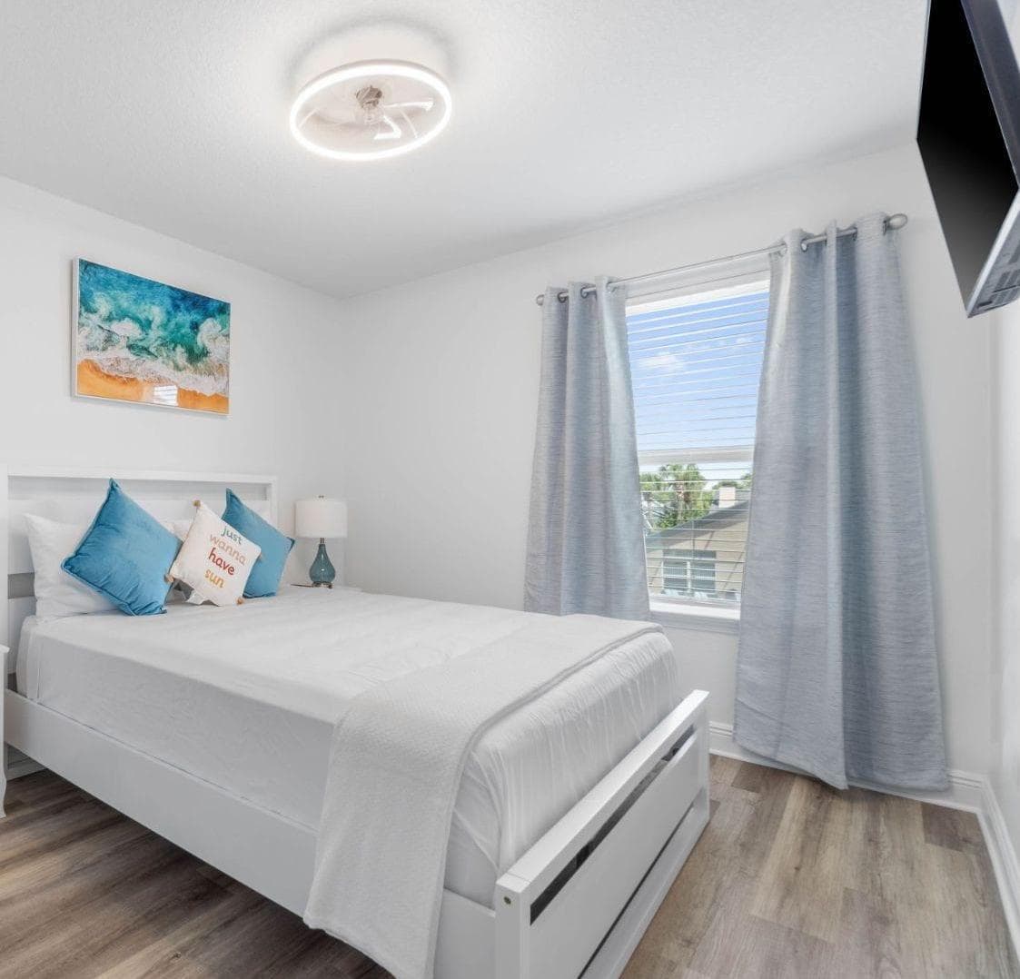 Enjoy Queen bed, 2 night stands w/drawers, 2 touch lamps with USB ports, room darkening shades, 40" Roku TV, ceiling light & fan, white noise machine/lamp/alarm/speaker, 2 suitcase stands. Mattress: Therapedic Hampton Park Queen Mattress